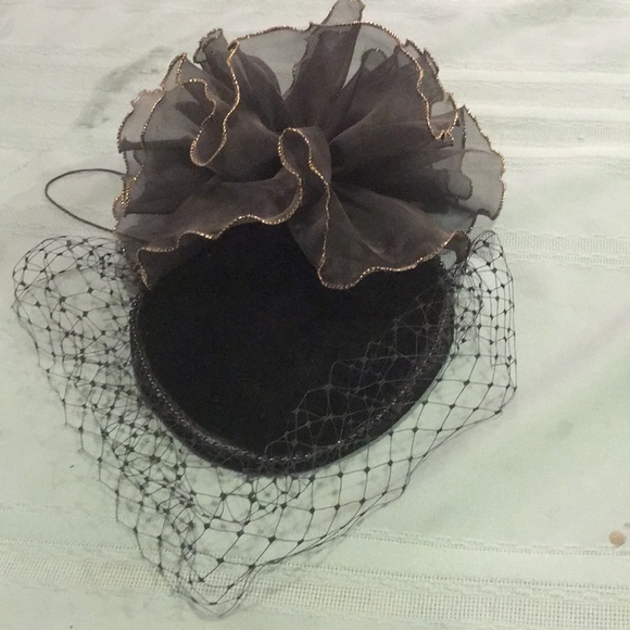 Sonni Vintage Ladies Dress Hat Black velvet Net eyevail sheer bow Gold trim MINT main image 5